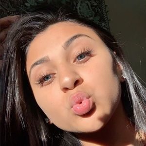 Meet your Posher, Daniela